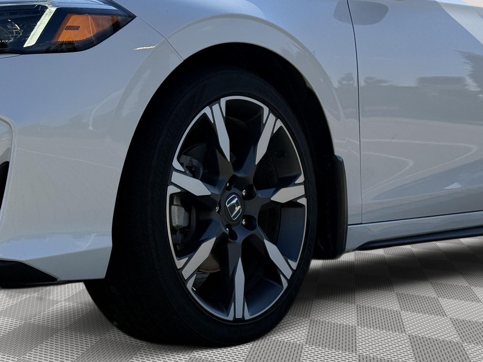 Used 2025 Platinum White Pearl Honda Sport Touring image 8