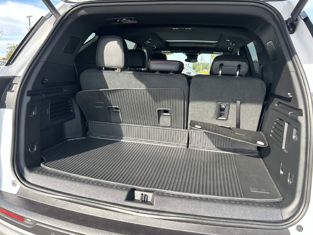 Certified Used 2025 Pearl Chevrolet Z71 image 20