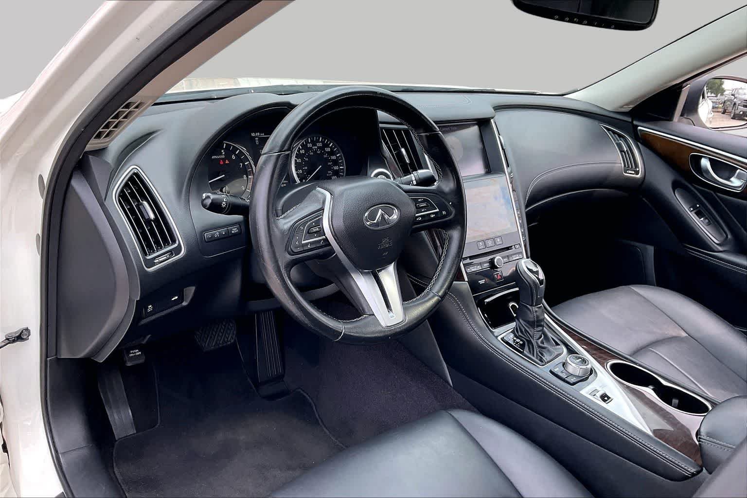Used 2019 Pure White INFINITI 3.0t LUXE image 18