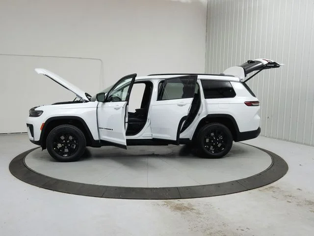 New 2026 Bright White Clear-Coat Exterior Paint Jeep Altitude image 12