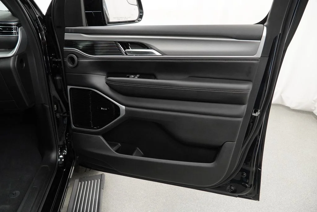 New 2026 High Gloss Black Exterior Paint Jeep Limited Altitude image 34