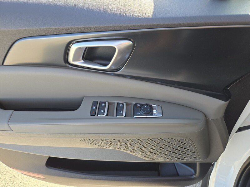 New 2026 Snow White Pearl Kia LXS image 10