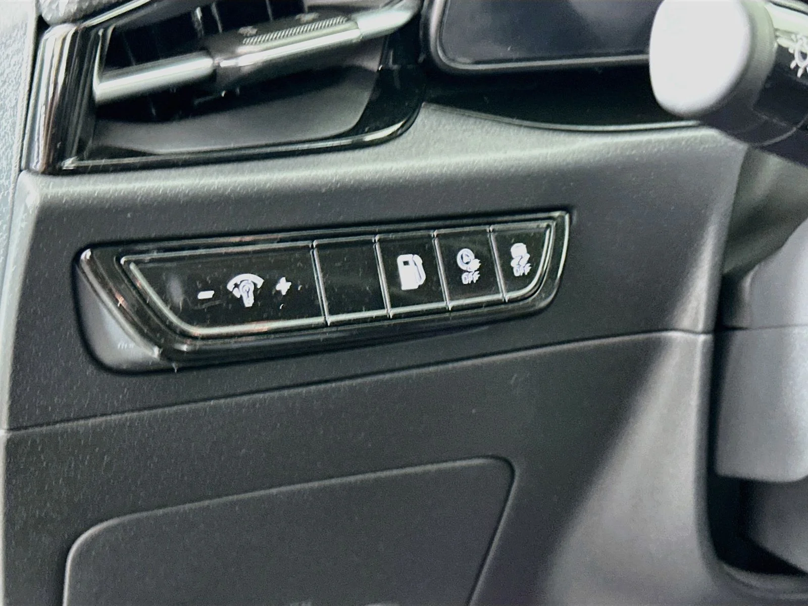 Used 2025 Snow White Pearl Kia EX image 10