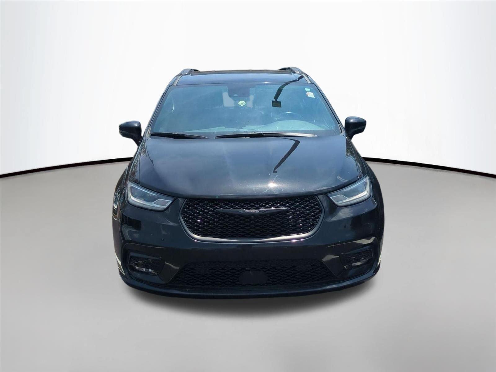Used 2021 Brilliant Black Crystal Pearlcoat Chrysler Touring L image 2