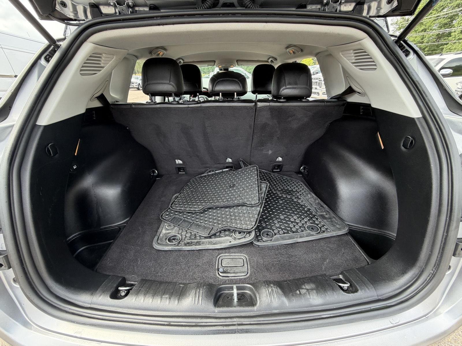 Used 2021 Billet Silver Metallic Clearcoat Jeep Trailhawk image 18