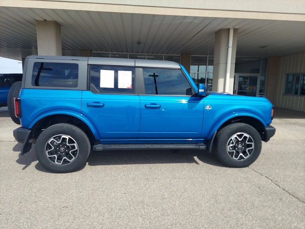 Used 2023 Blue Ford Outer Banks image 8