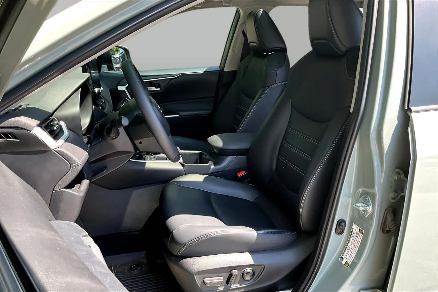 Used 2023 Lunar Rock Toyota XLE Premium image 8