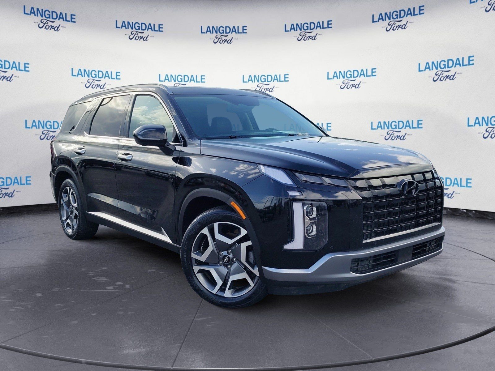 Used 2024 Black Hyundai SEL image 2