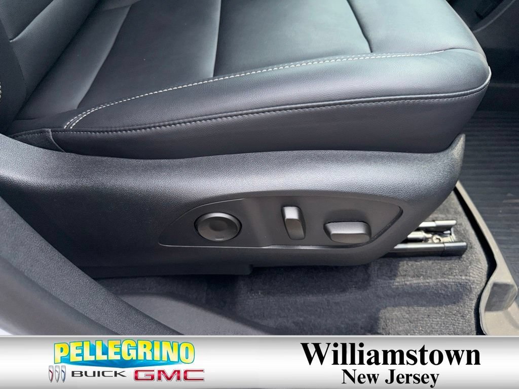 Used 2024 Summit White GMC Elevation image 12