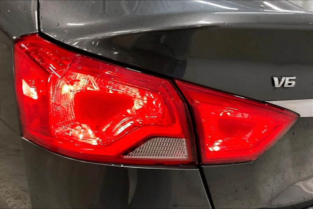 Used 2019 Gray Chevrolet Premier image 29