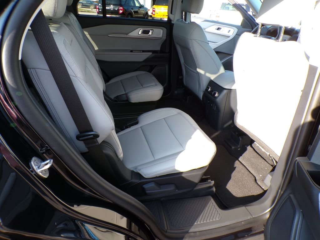 New 2026 Agate Black Metallic Ford Active image 27