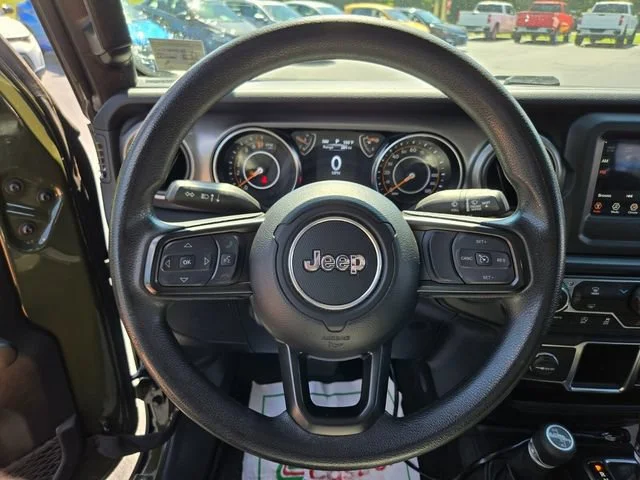 Used 2022 Green Jeep Sport image 30