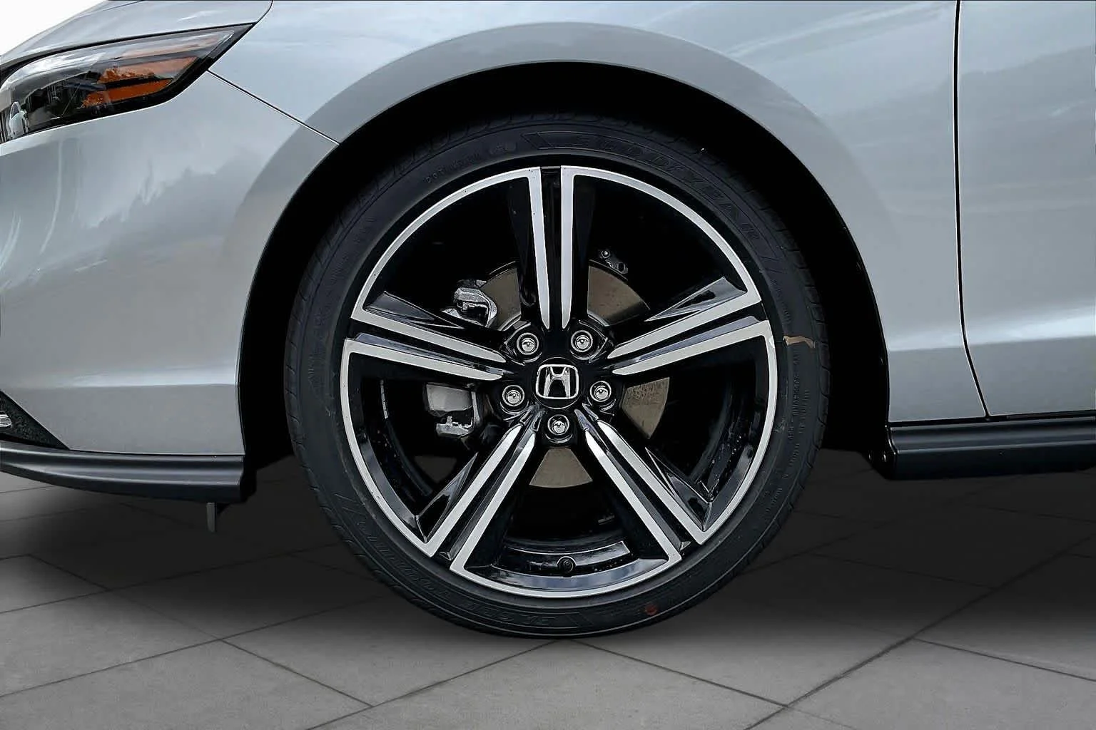 New 2026 Solar Silver Metallic Honda SE image 11