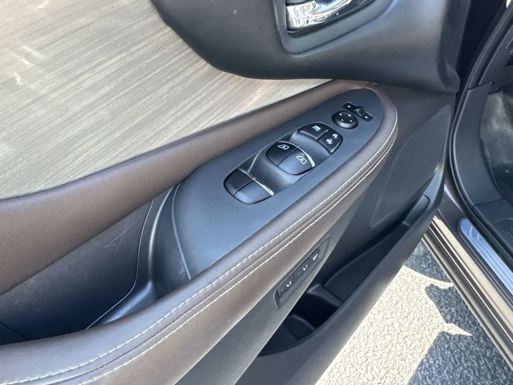 Used 2017 Brown Nissan Platinum image 24
