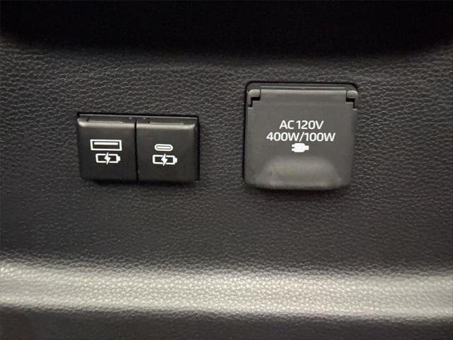 Certified Used 2025 WIND CHILL PEARL Toyota  image 38