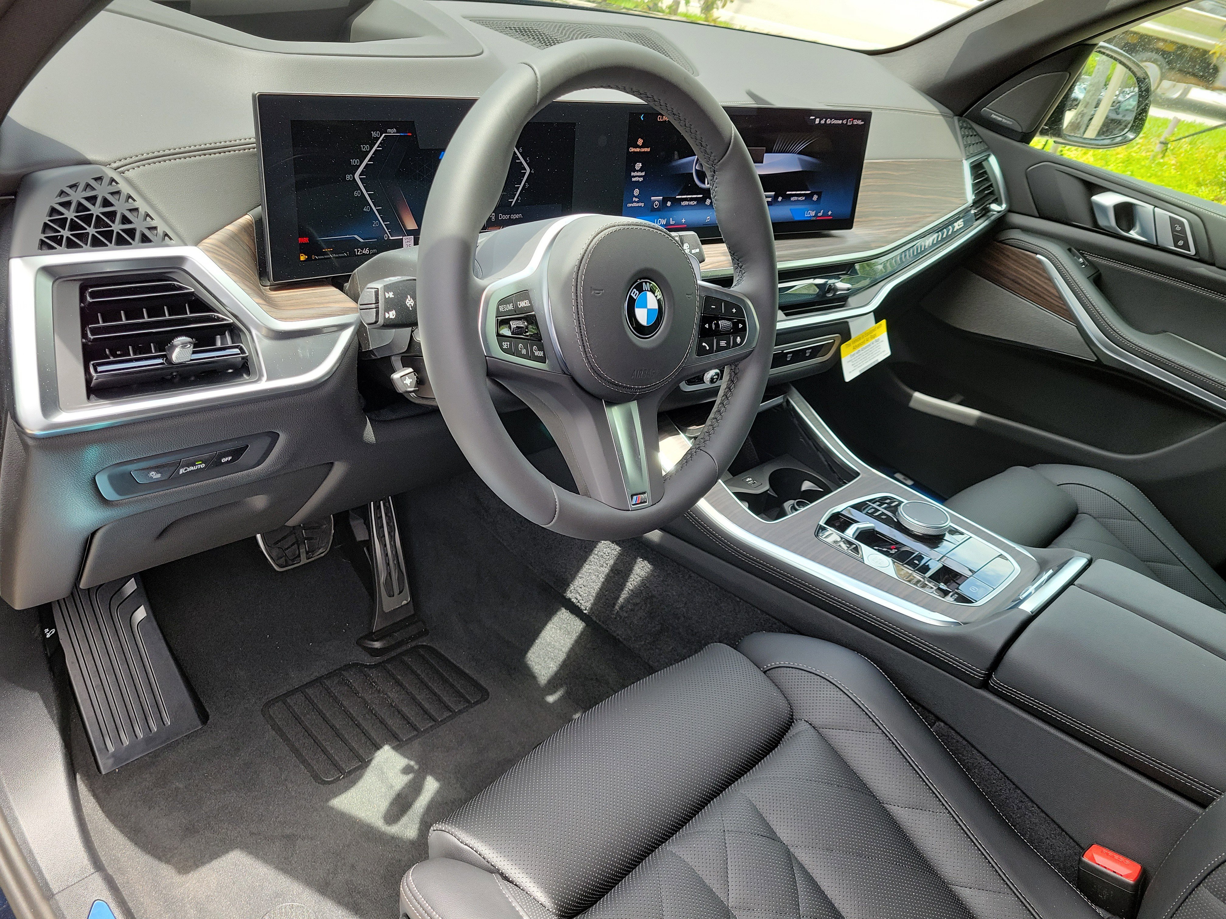 New 2026 Carbon Black Metallic BMW sDrive40i image 17