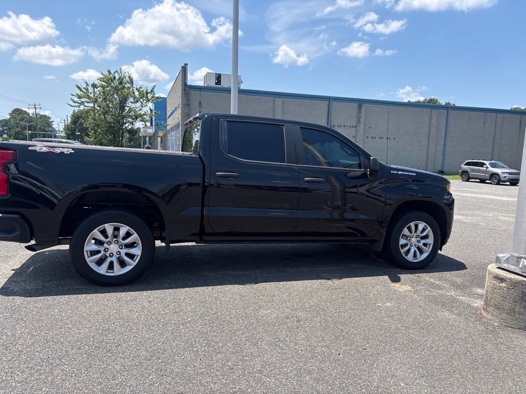 Used 2022 Black Chevrolet Custom image 13
