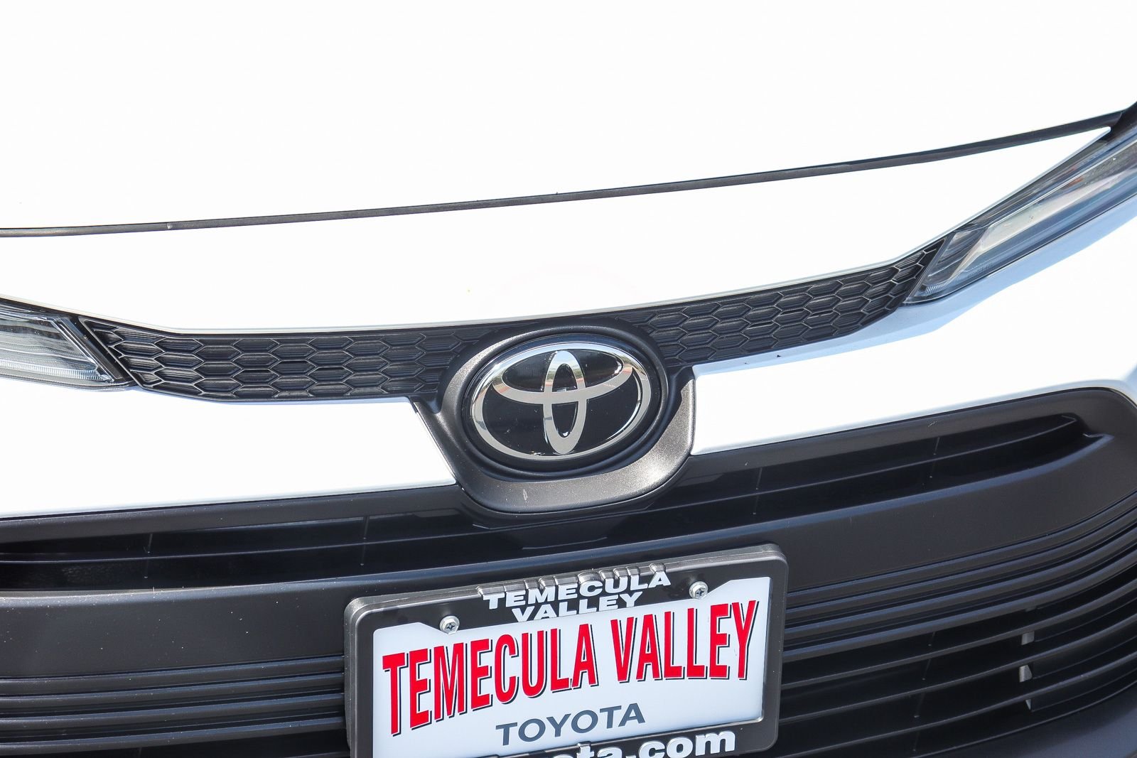 Certified Used 2024 Ice Toyota LE image 12