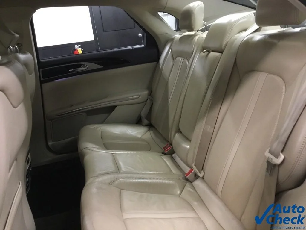 Used 2015 Silver Lincoln Base image 31