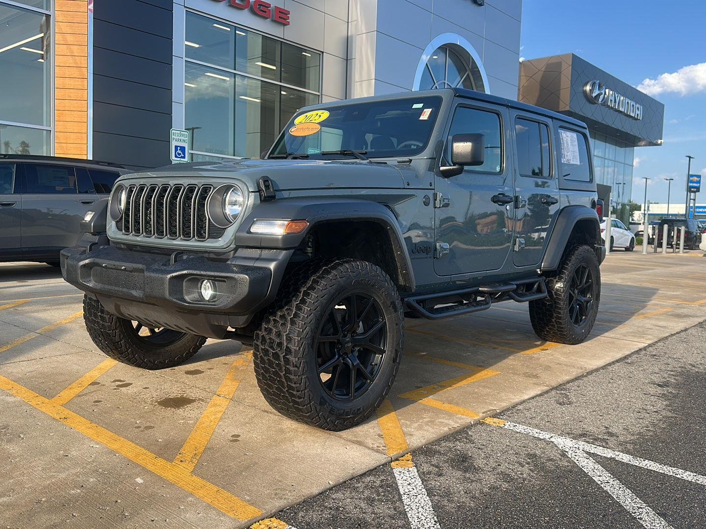 Used 2025 Anvil Clearcoat Jeep Sport S image 1