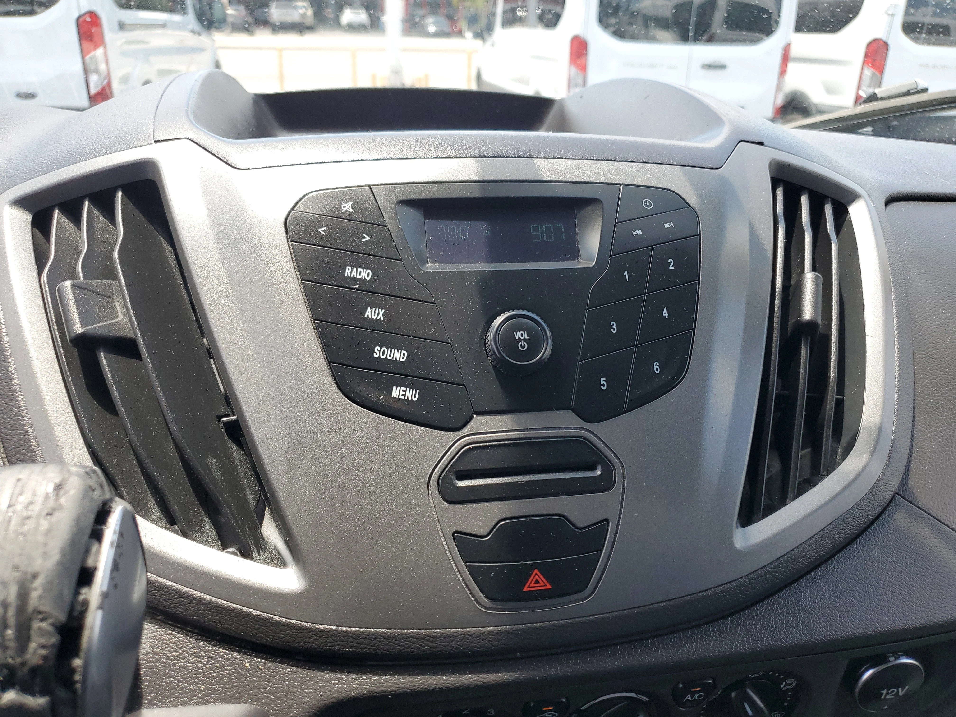 2015 Ford Transit XLT - Photo 19