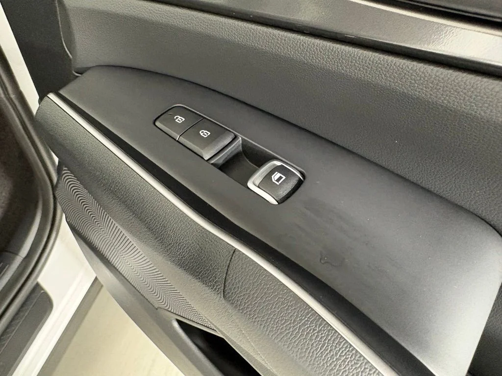 New 2026 Glacial White Pearl Kia LX image 13