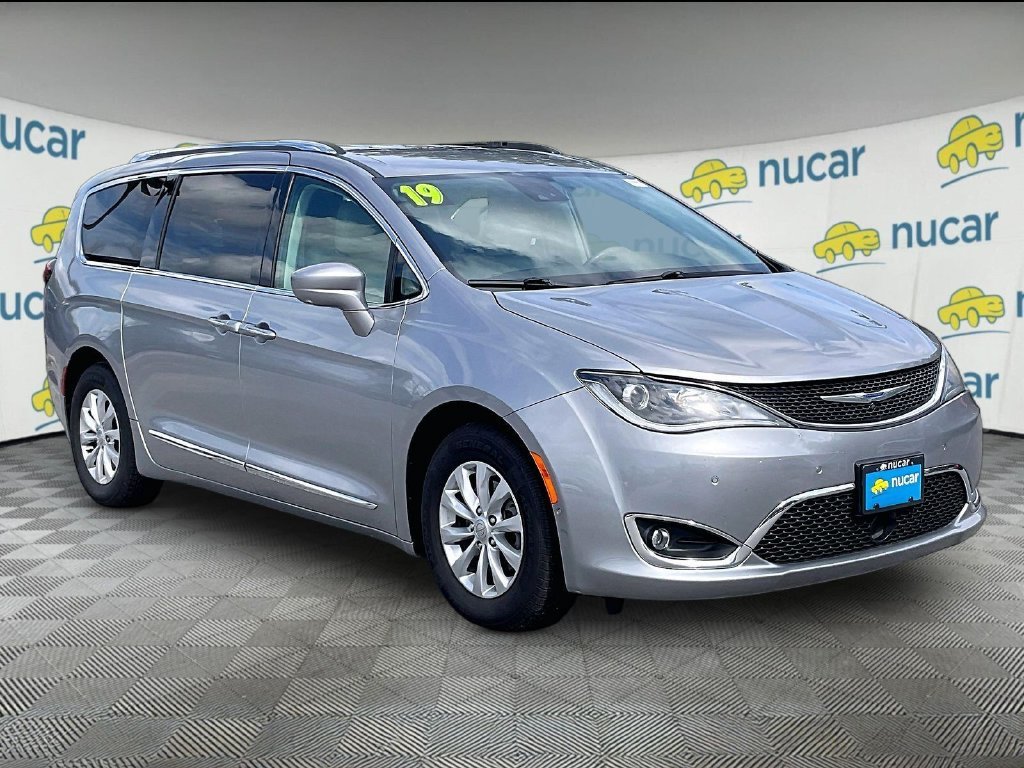 Used 2019 Billet Silver Metallic Clearcoat Chrysler Touring L image 1