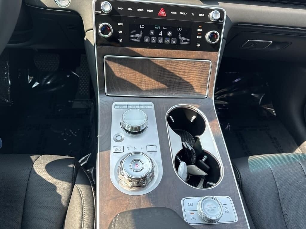New 2026 White Genesis 2.5T image 28