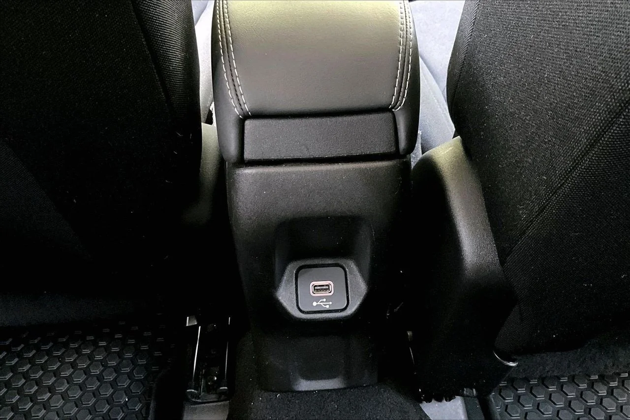 Used 2022 Black Jeep Latitude image 15