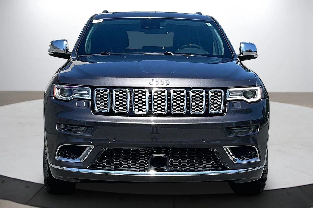 Certified Used 2017 Gray Jeep Summit image 3