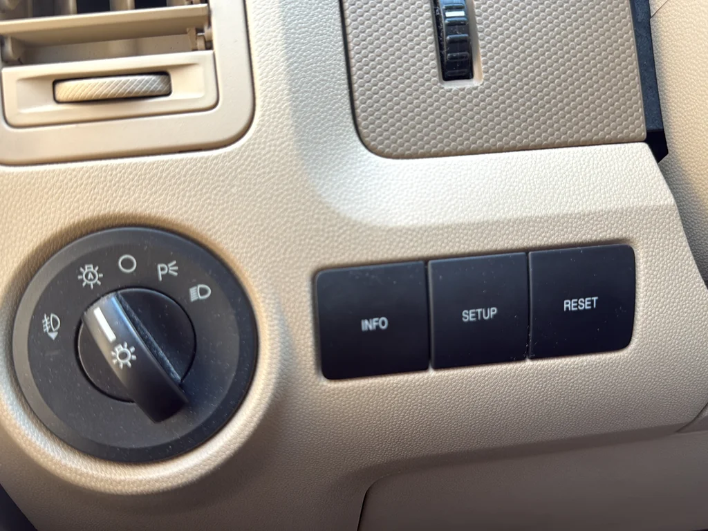 Used 2009 White Ford XLT image 14