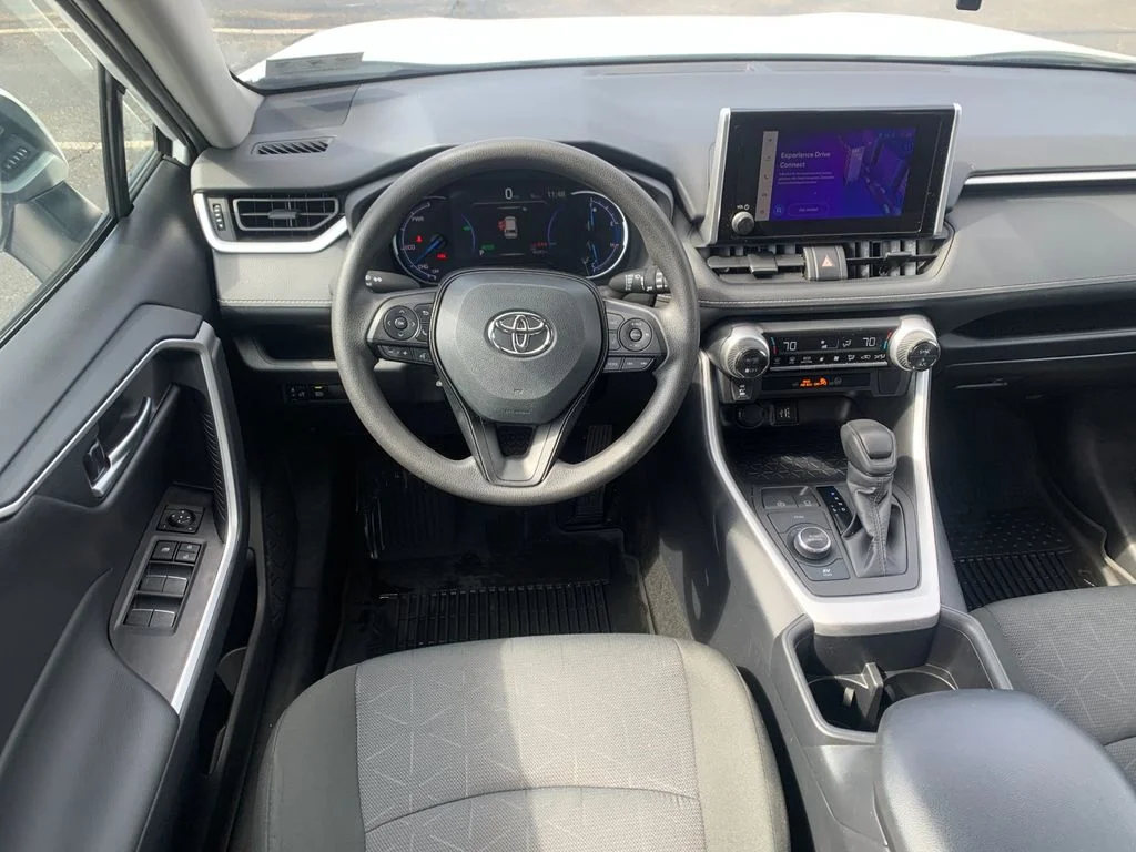 Used 2025 White Toyota XLE image 17