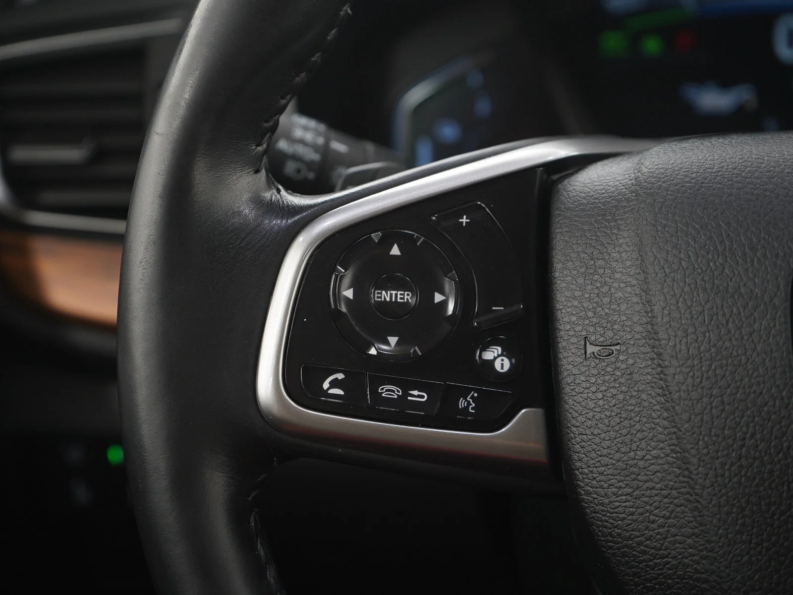 Used 2022 Black Honda 5D WAGON HYBRID TOURING image 25