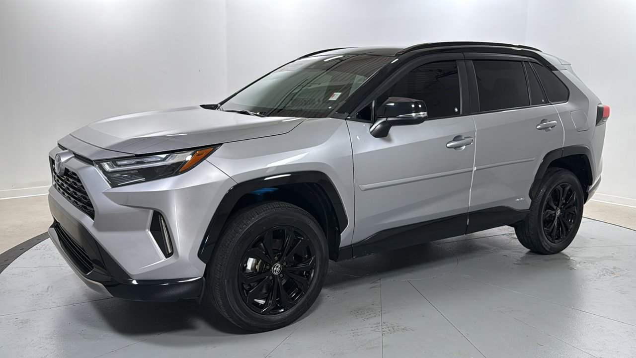 2022 Toyota RAV4 Hybrid XSE AWD photo
