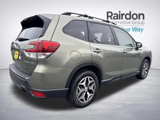 Used 2020 Jasper Green Metallic Subaru Premium image 7