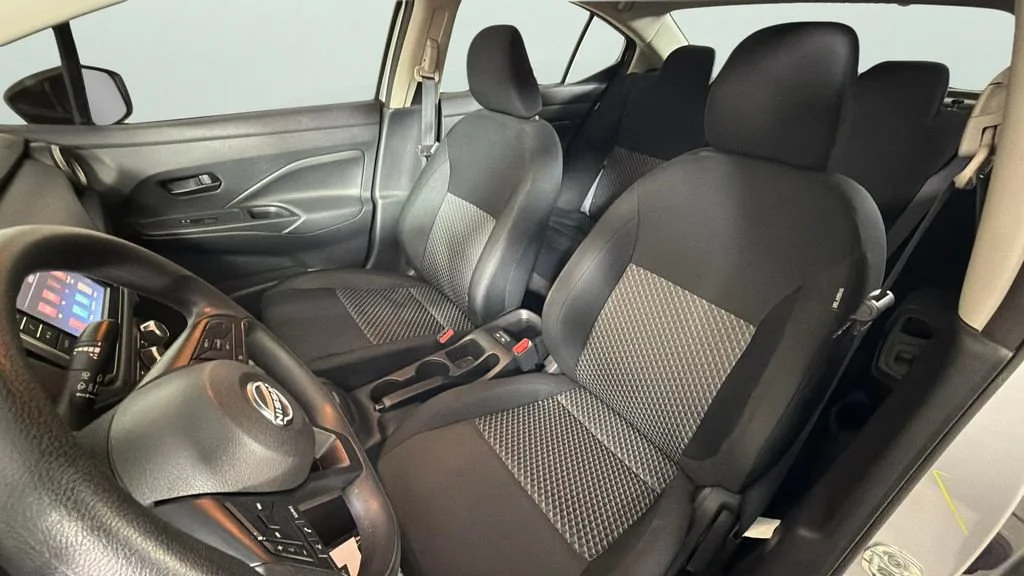 Used 2024  Nissan S image 18