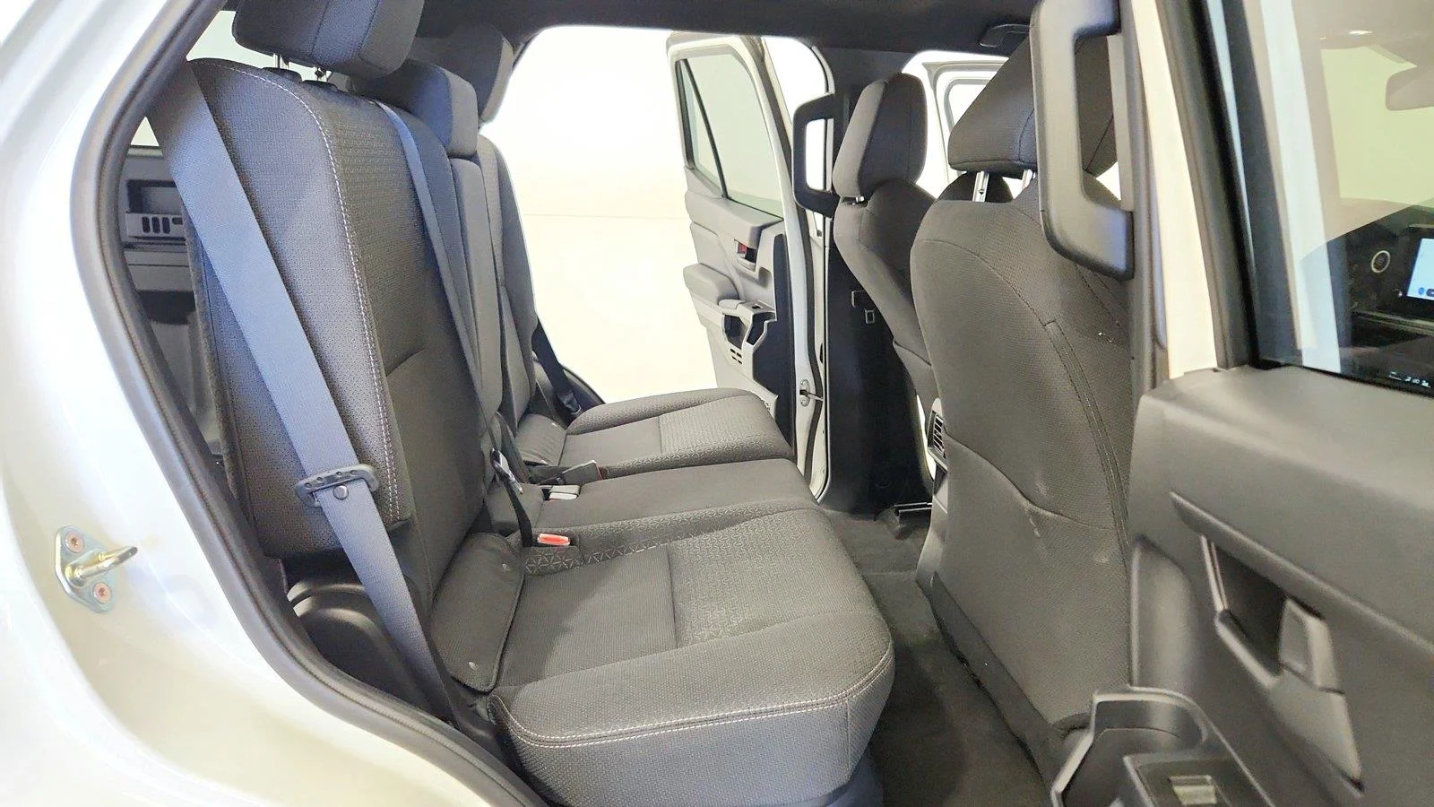 Used 2025 Ice Cap Toyota SR5 image 29
