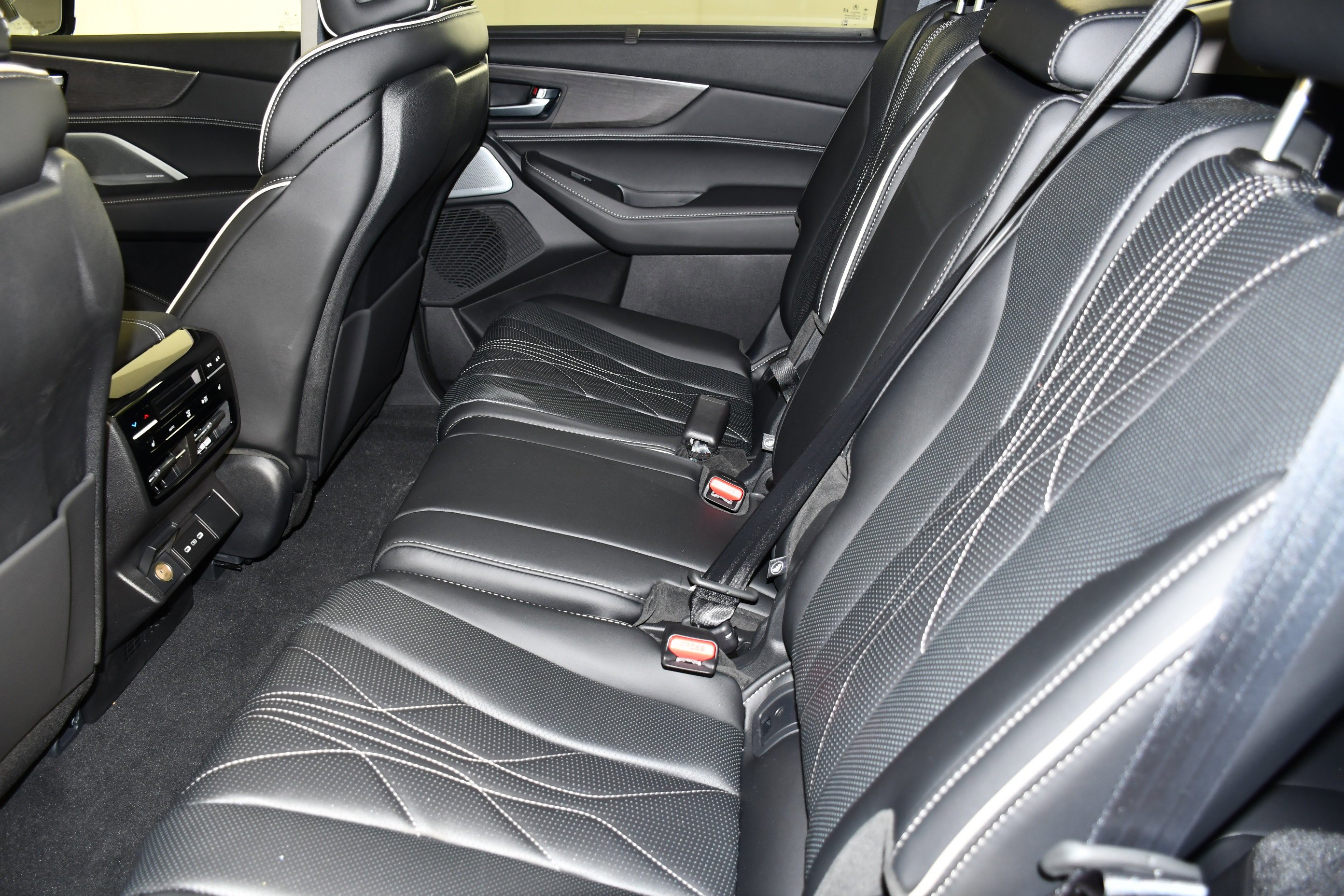 New 2026 Platinum White Pearl Acura w/Advance Package image 15