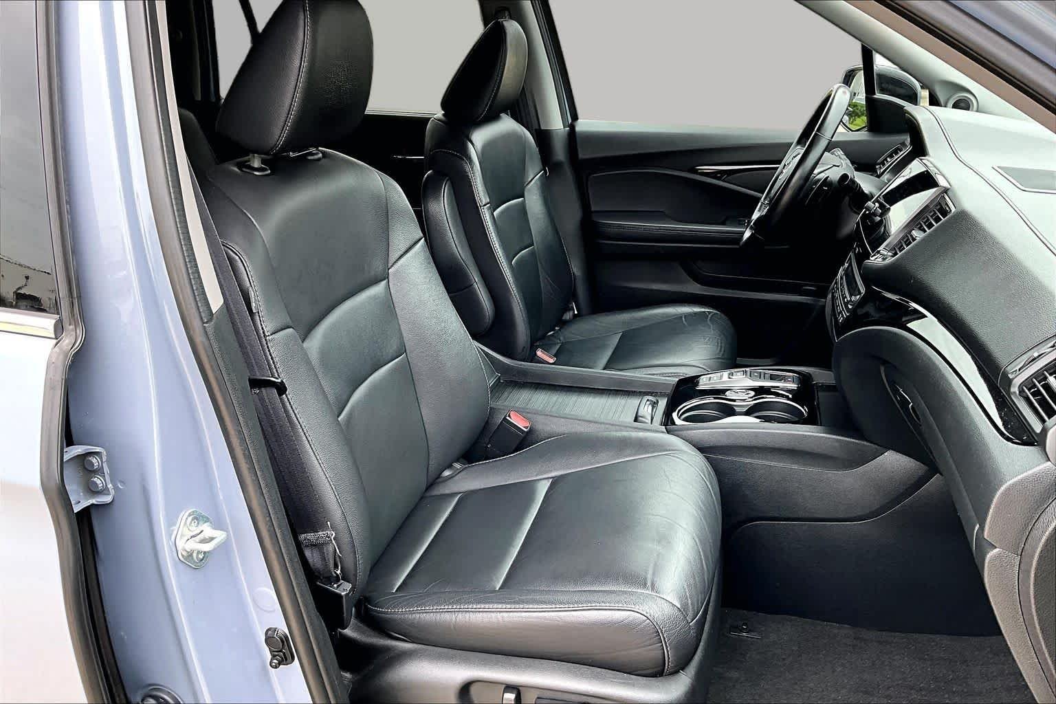 Used 2022 Sonic Gray Pearl Honda Touring 7-Passenger image 9