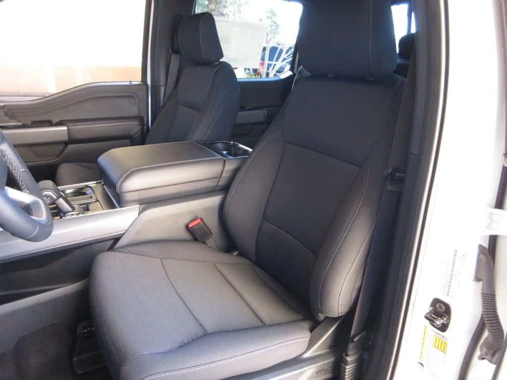 New 2026 Oxford White Ford XLT image 12