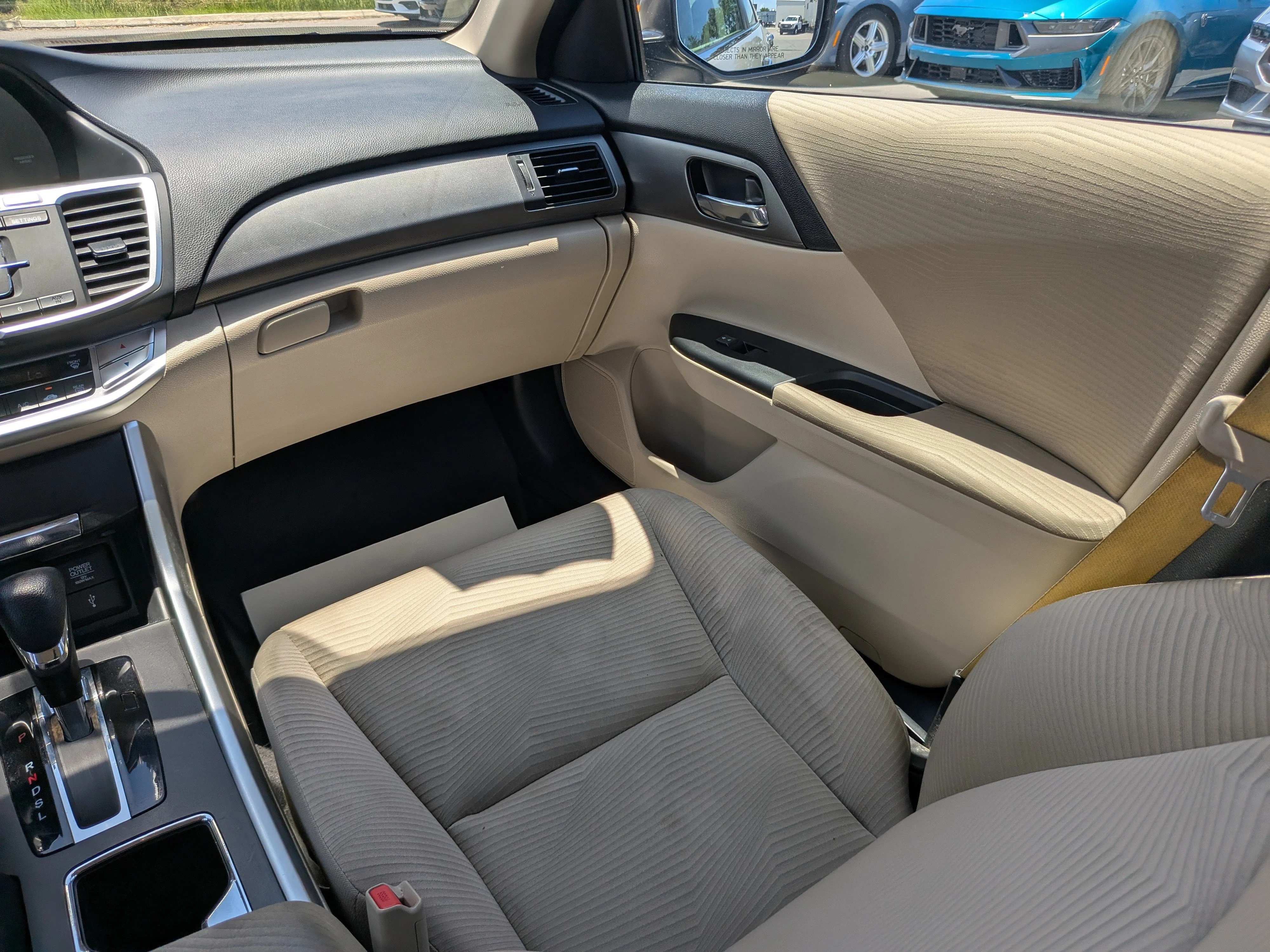 Used 2015 Champagne Frost Pearl Honda LX image 19