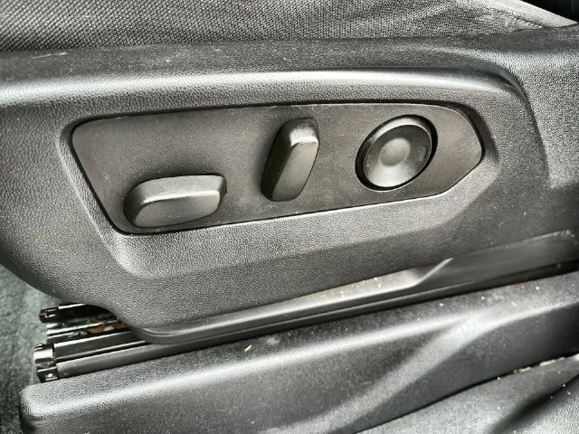 Used 2022 White Chevrolet Custom image 16