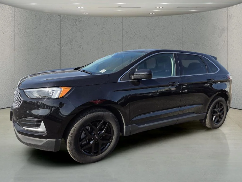 Used 2024 Black Ford SEL image 1