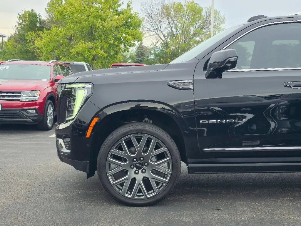 2025 GMC Yukon Denali Ultimate - Photo 35