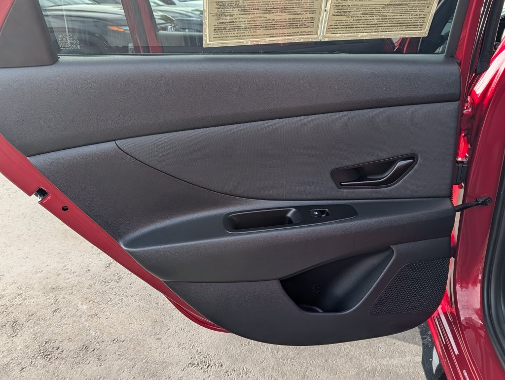 2025 Hyundai Elantra N Line - Photo 14