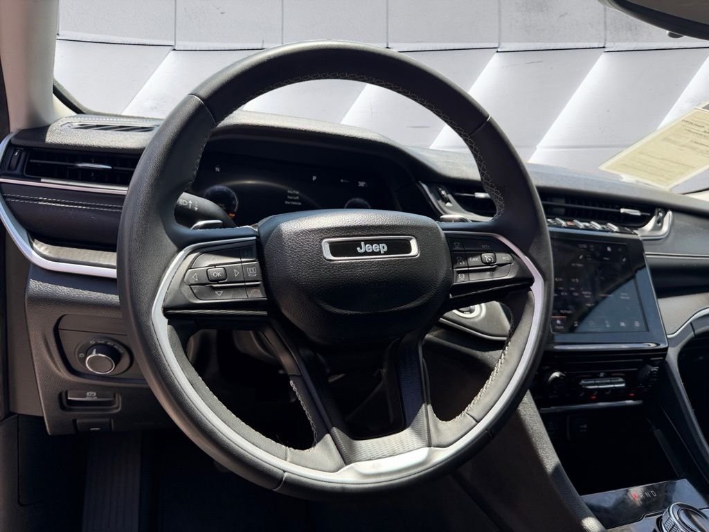 Used 2023 White Jeep Laredo image 11