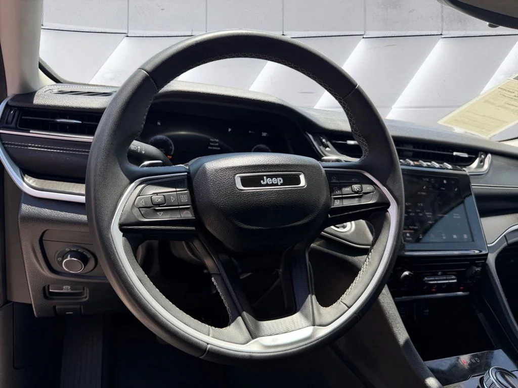 Used 2023 White Jeep Laredo image 11