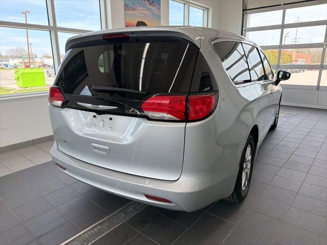 Used 2023 Silver Chrysler LX image 5