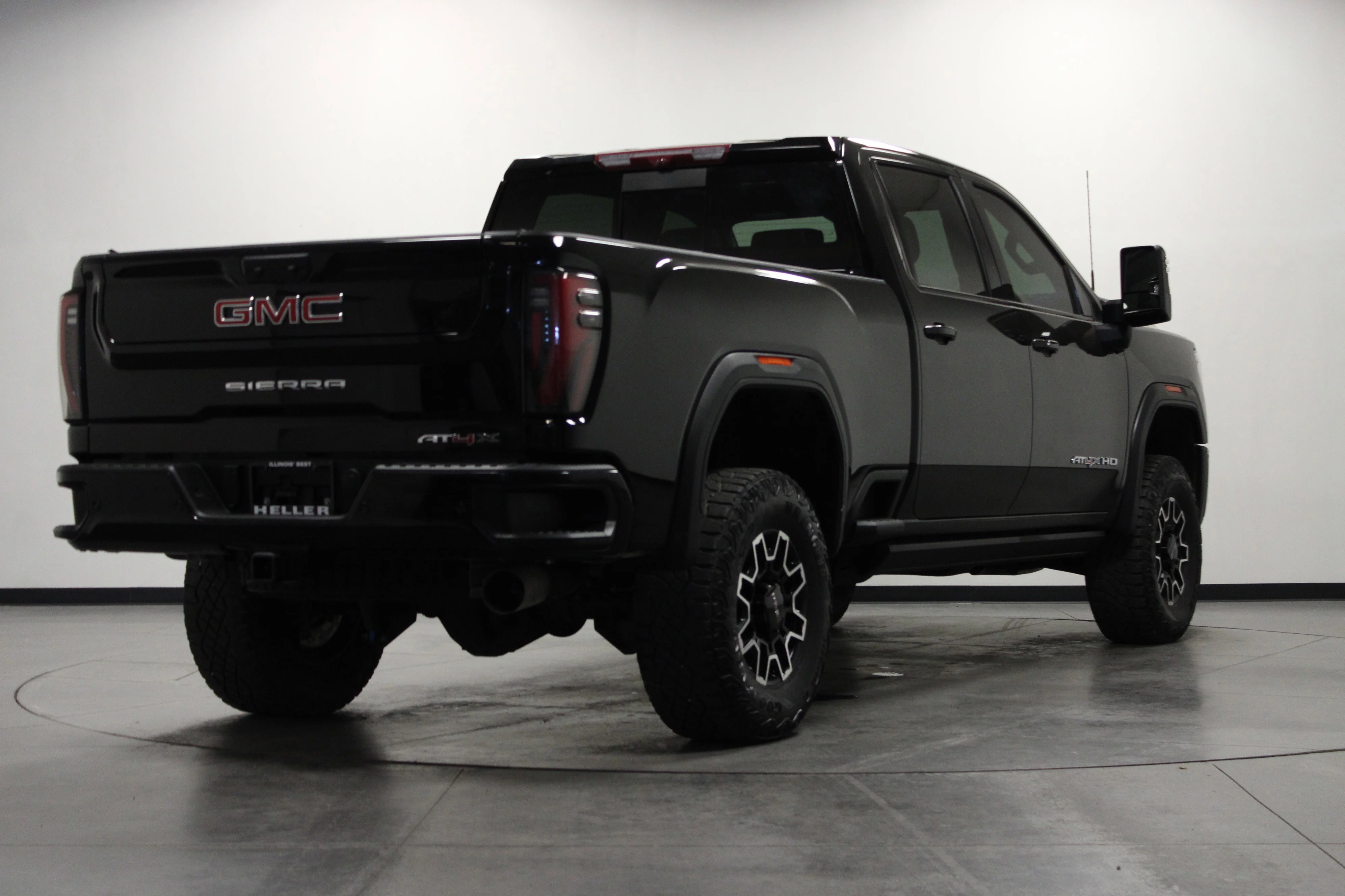 Used 2025 Onyx Black GMC AT4X image 4