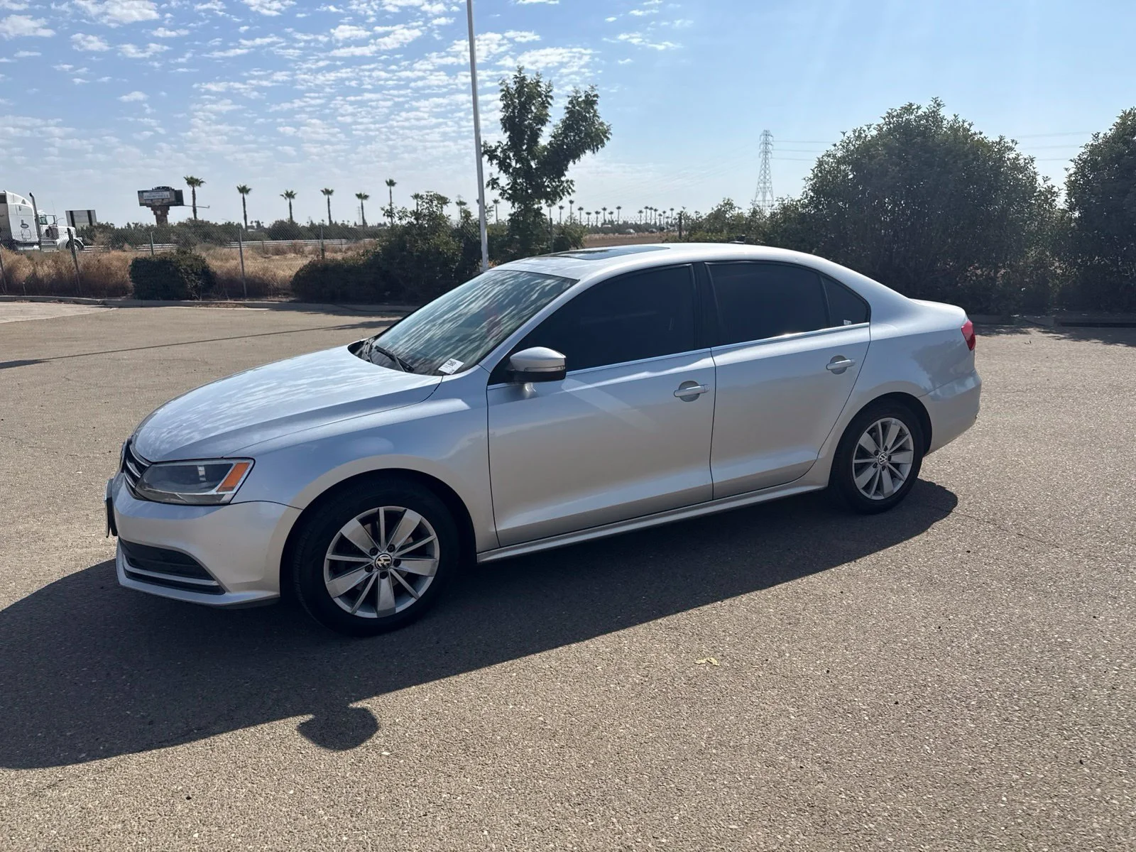 Used 2015  Volkswagen 1.8T SE image 7
